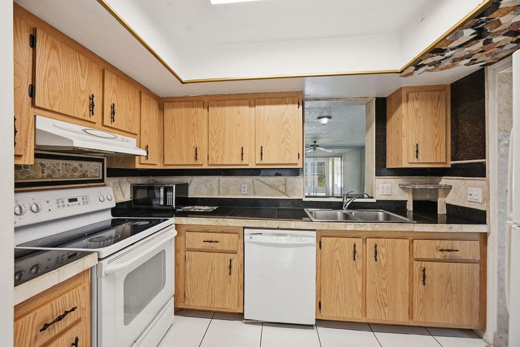 2-bedroom Condo — 6525 S Oriole Boulevard
