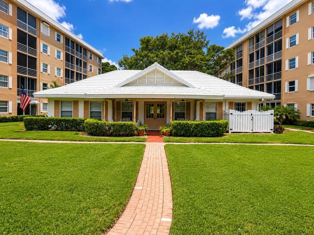1+1 Condo — 308 Golfview Road #405