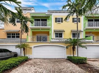 3-bedroom Townhouse — 708 SE 15TH Street #3, Fort Lauderdale, 33316