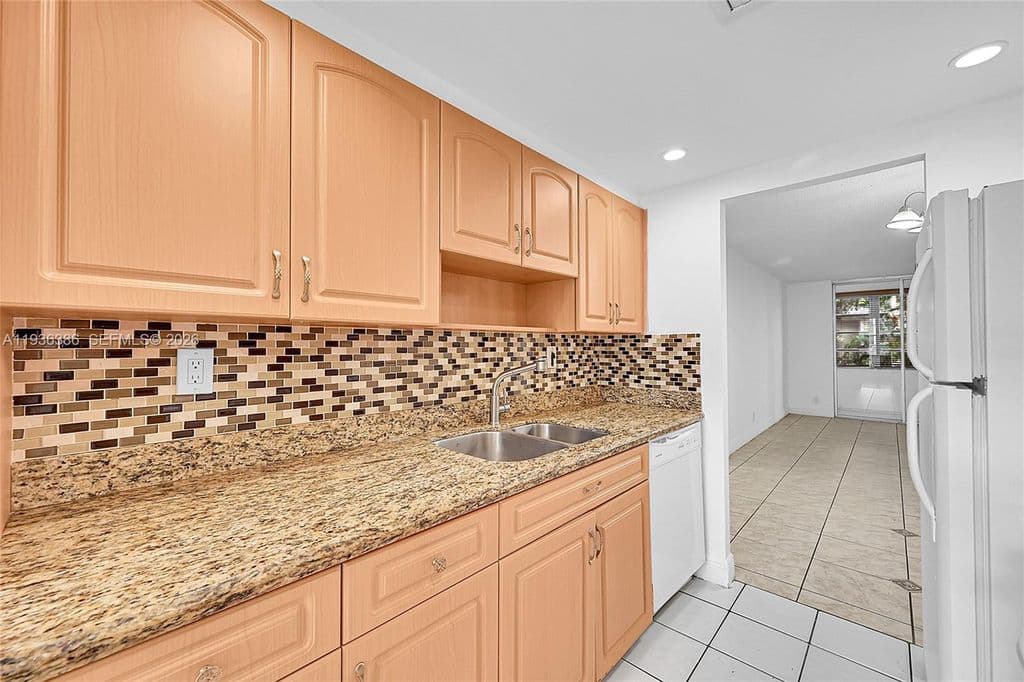 2-bedroom Condo — 4850 NW 29th Ct APT 125