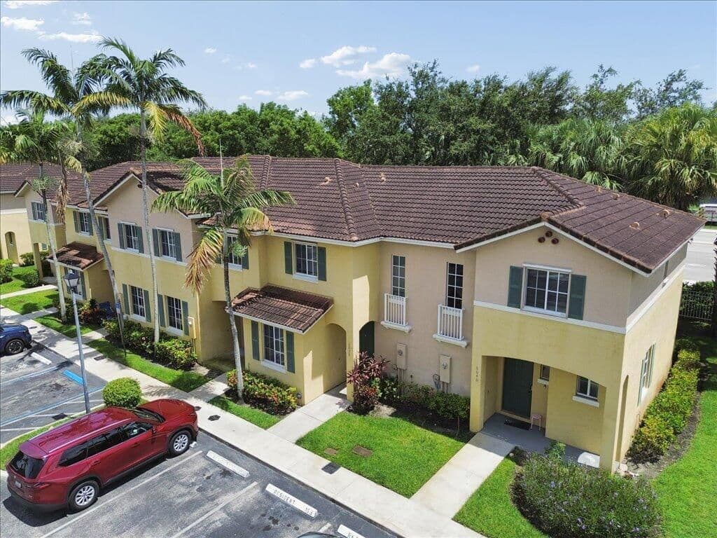 3-bedroom Property — 6036 SW 19th Place