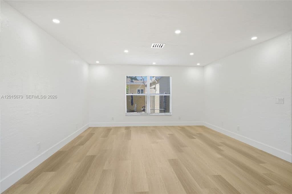 3+1 Müstakil ev — 1529 NW 1st Ave