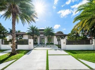 5+1 Müstakil ev — 10250 SW 135th St, Miami, 33176