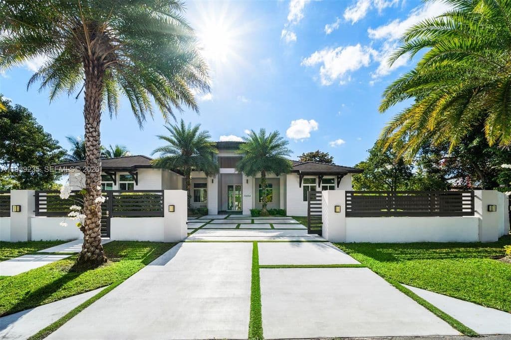 5+1 Müstakil ev — 10250 SW 135th St