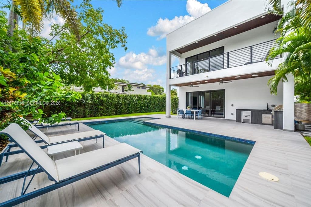 4-bedroom Single-Family Home — 1629 NE 4th Pl