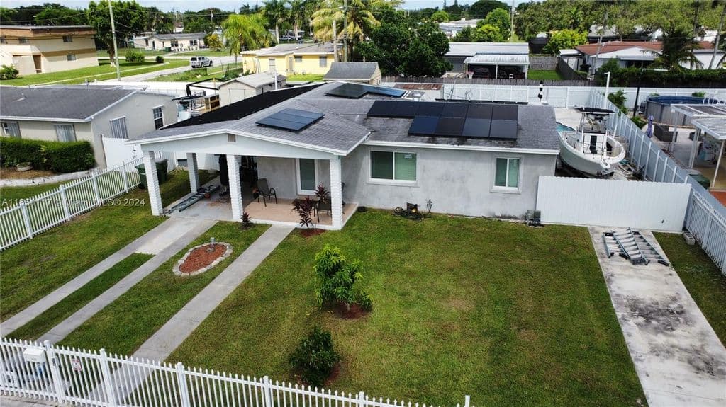 4+1 Müstakil ev — 1025 NE 13th Ave