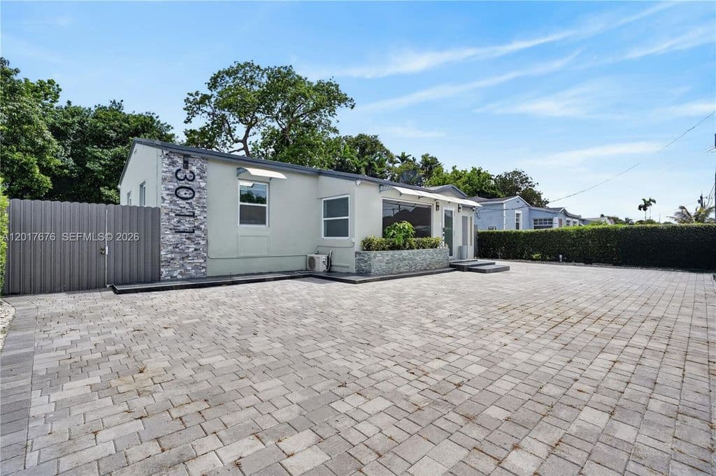 3+1 Müstakil ev — 1130 NW 57th St