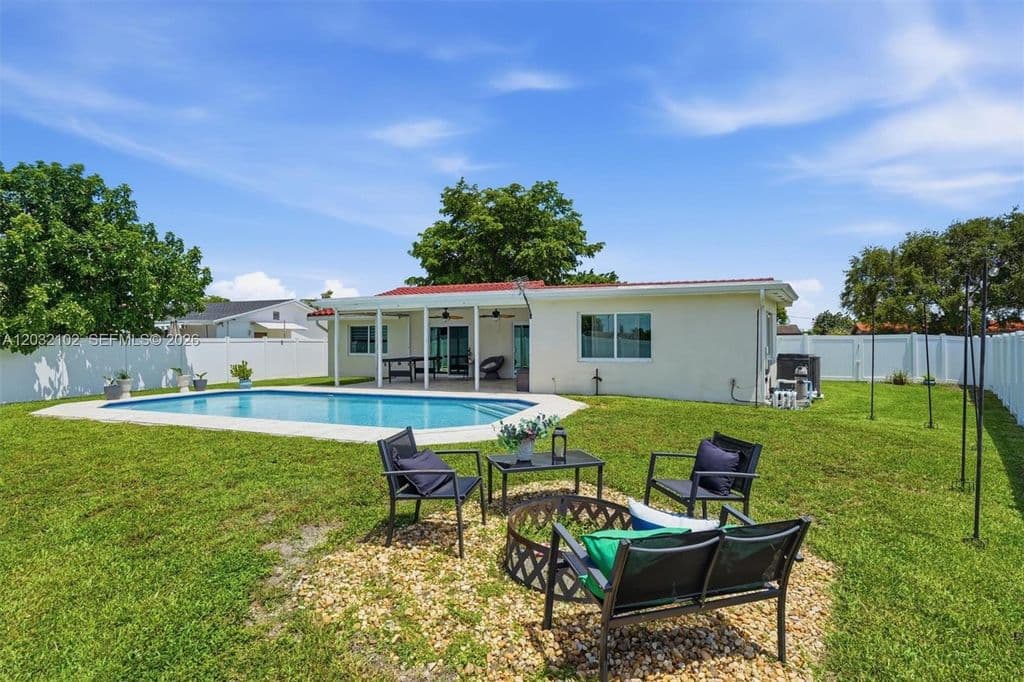 4+1 Müstakil ev — 13391 SW 78th St