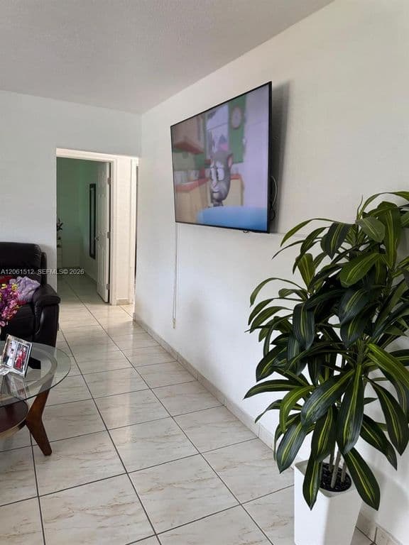 3-bedroom Single-Family Home — 80 W 56th St