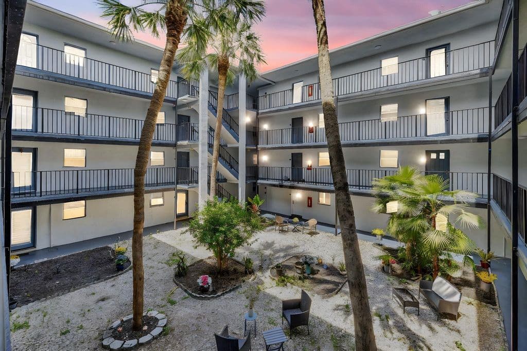 2+1 Condo — 2800 Somerset Drive #218j