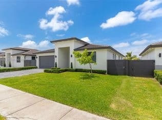 5+1 Müstakil ev — 12933 SW 227th St, Miami, 33170