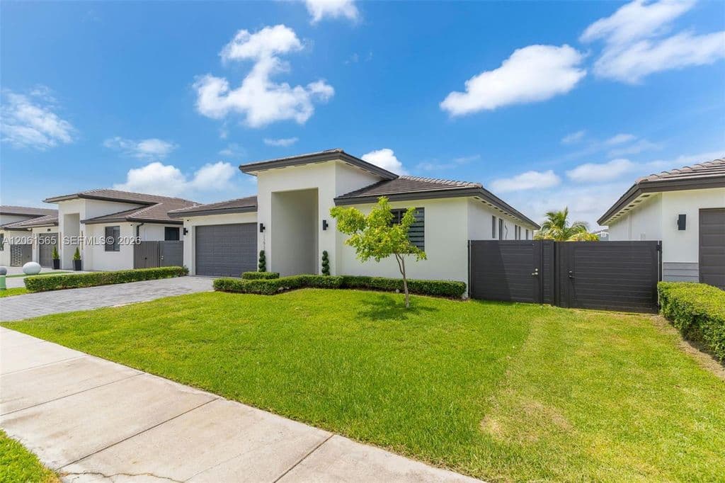 5+1 Müstakil ev — 12933 SW 227th St