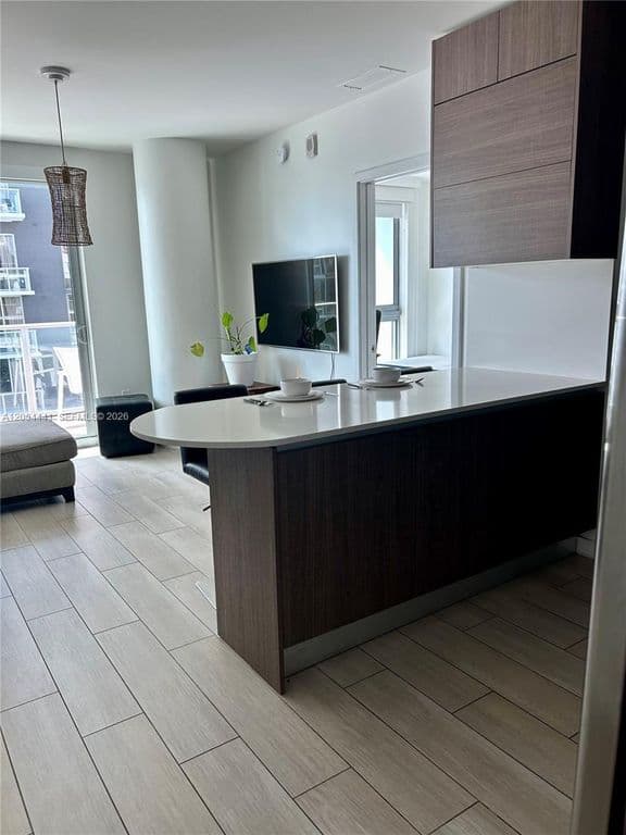 2+1 Condo — 1600 SW 1st Ave APT 812