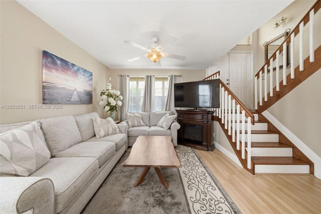 3-bedroom Single-Family Home — 6633 Bayfront Dr