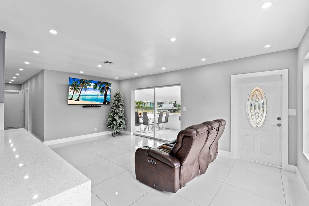 4-bedroom Single-Family Home — 670 SW 29th Avenue