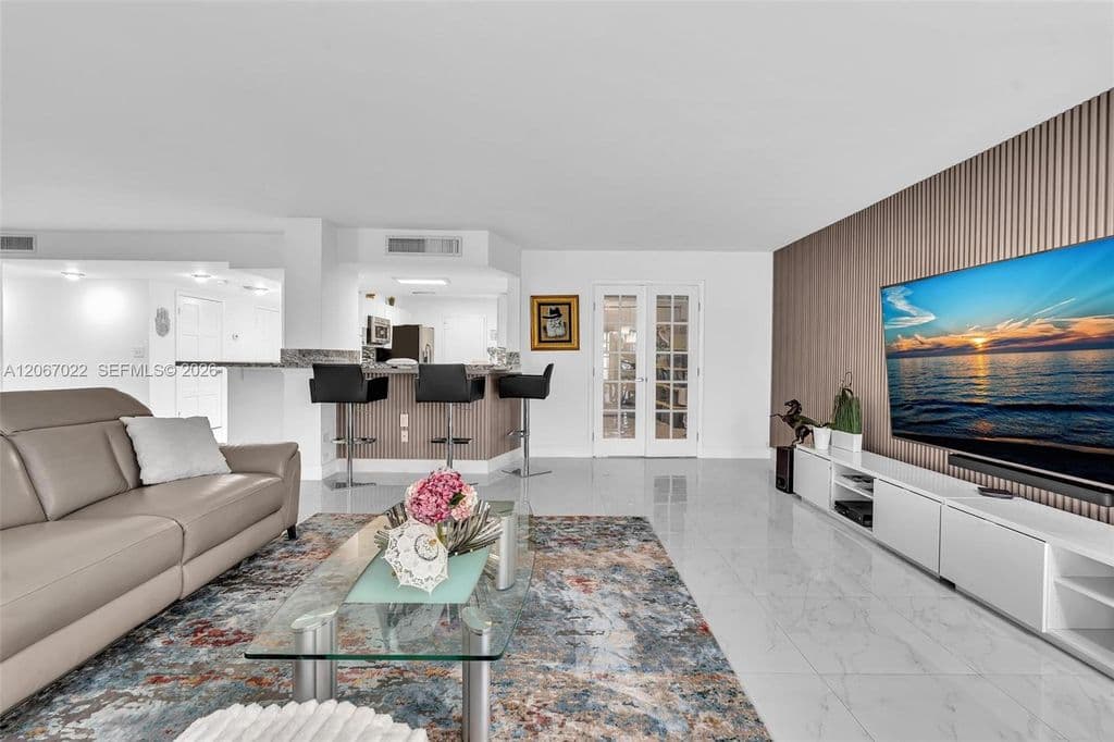 3+1 Condo — 800 NE 195th St APT 220