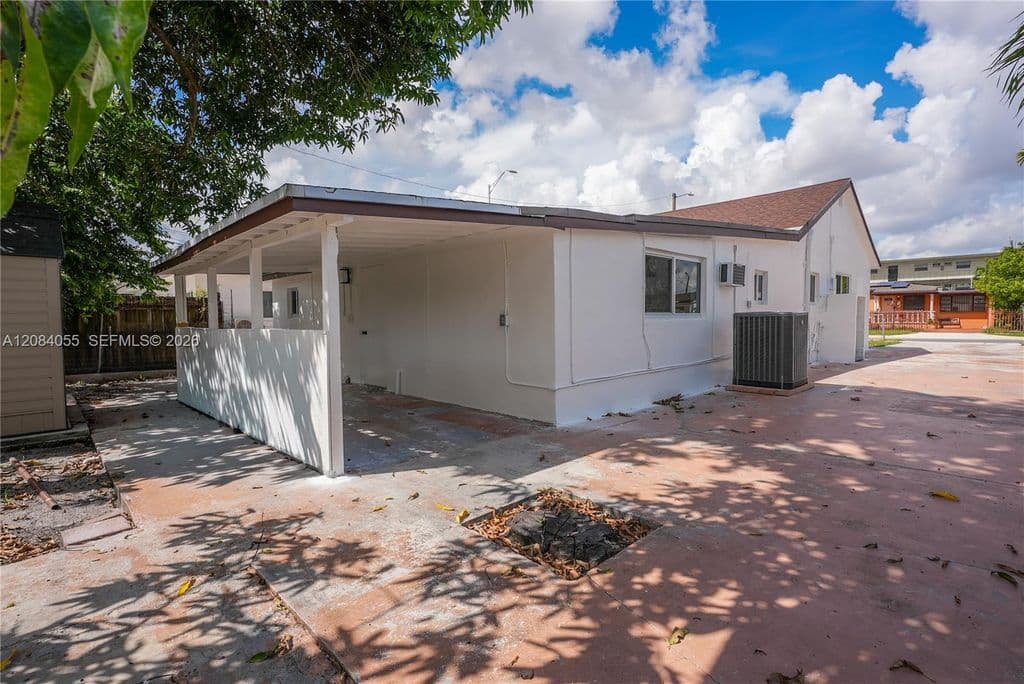 5+1 Müstakil ev — 4795 E 8th Ct