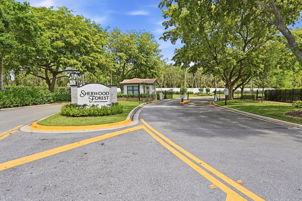 3+1 Müstakil ev — 262 Sherwood Forest Drive
