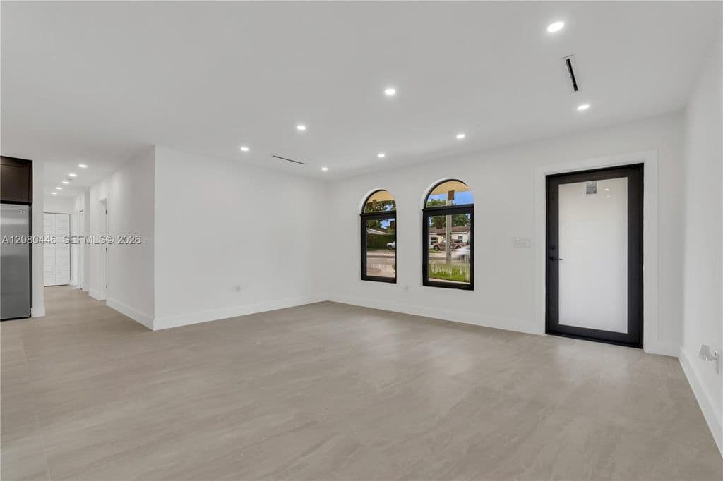 4+1 Müstakil ev — 6235 SW 24th St