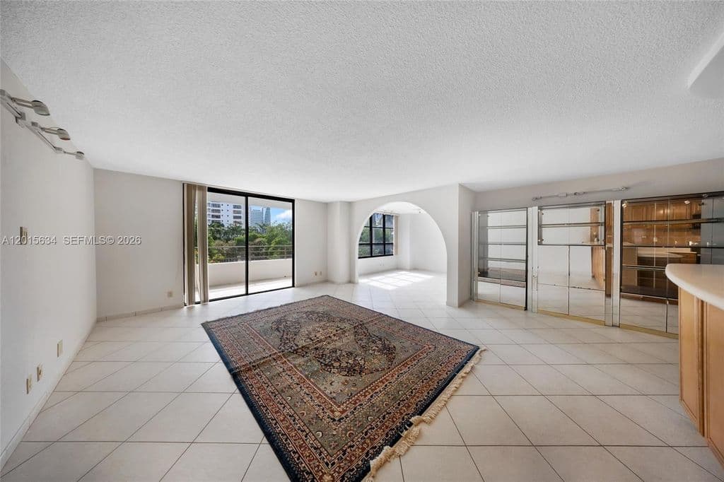 3-bedroom Condo — 600 Three Islands Blvd APT 212
