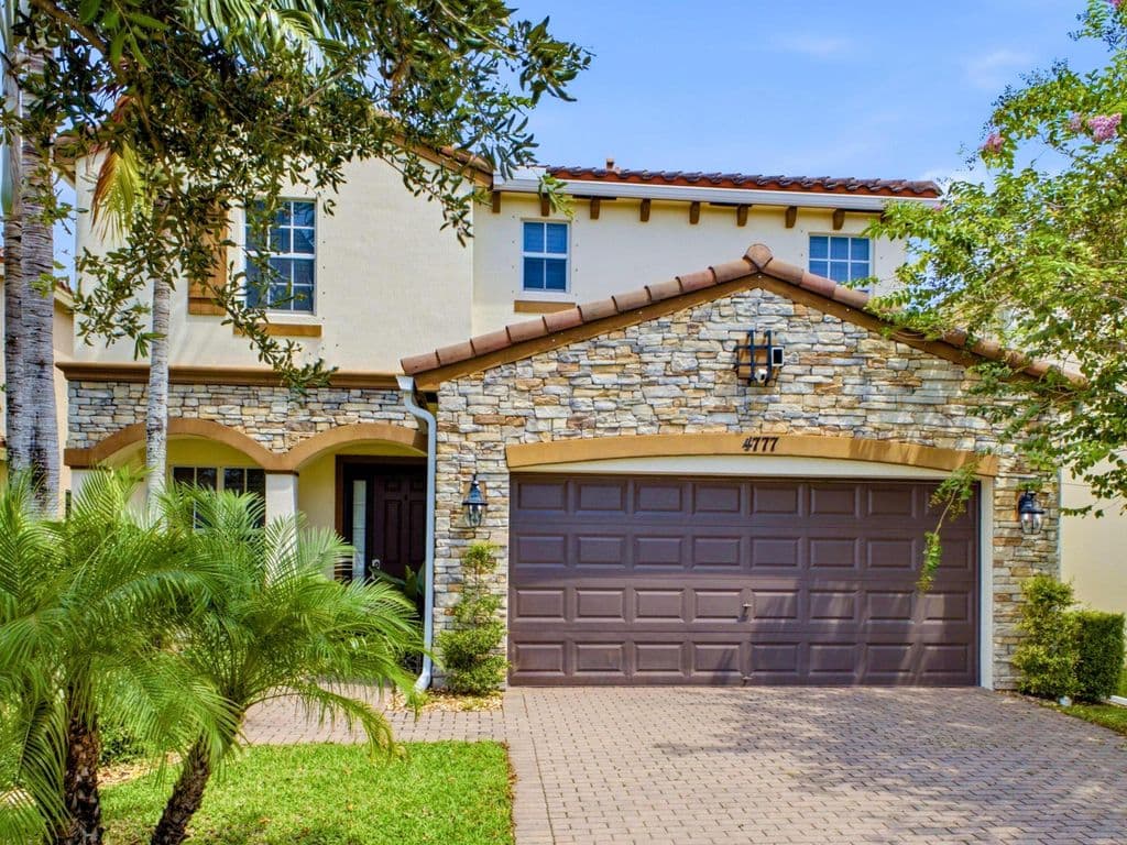 5-bedroom Single-Family Home — 4777 Capital Drive