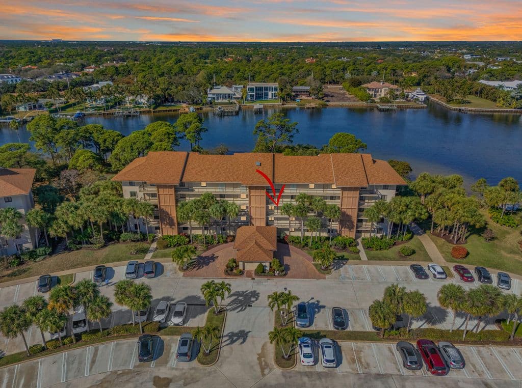 2-bedroom Condo — 1901 MARINA ISLE Way #304