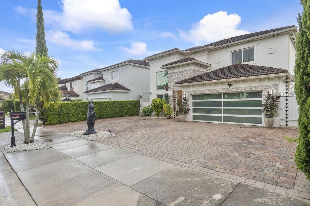 4-bedroom Single-Family Home — 15580 SW 176TH Terrace