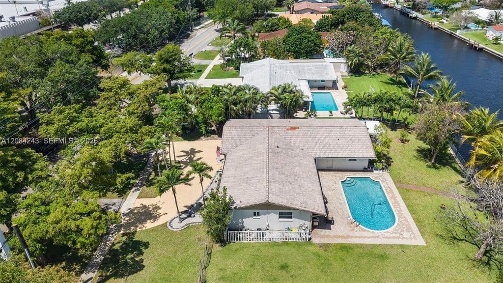 4+1 Müstakil ev — 6121 SW 16th St