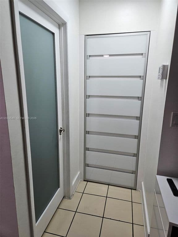 1-bedroom Condo — 2348 W 56th St APT 19