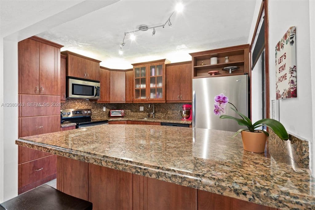 2-bedroom Condo — 197 Lakeview Dr APT 102