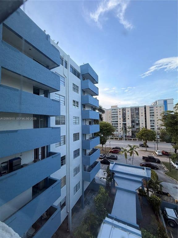 1+1 Condo — 5050 NW 7th St APT 511