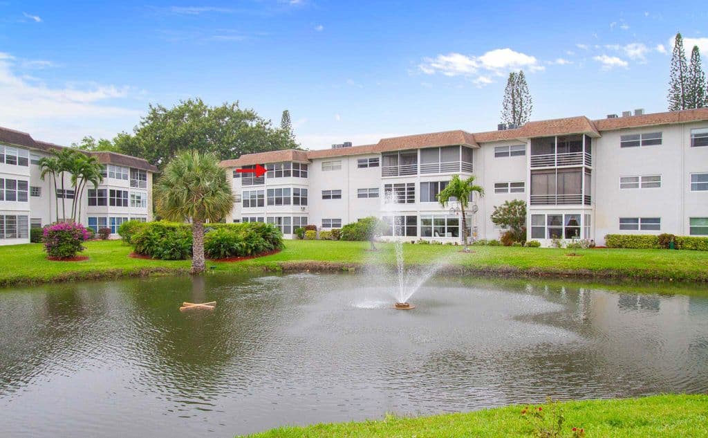 2-bedroom Condo — 3500 NW 48th #615