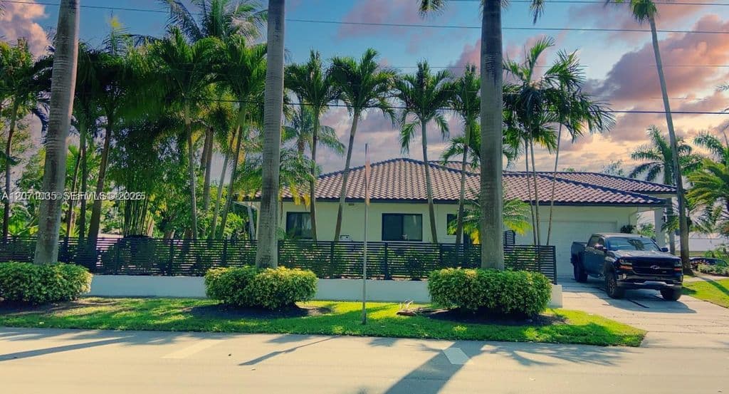 4-bedroom Single-Family Home — 17615 SW 80th Ct