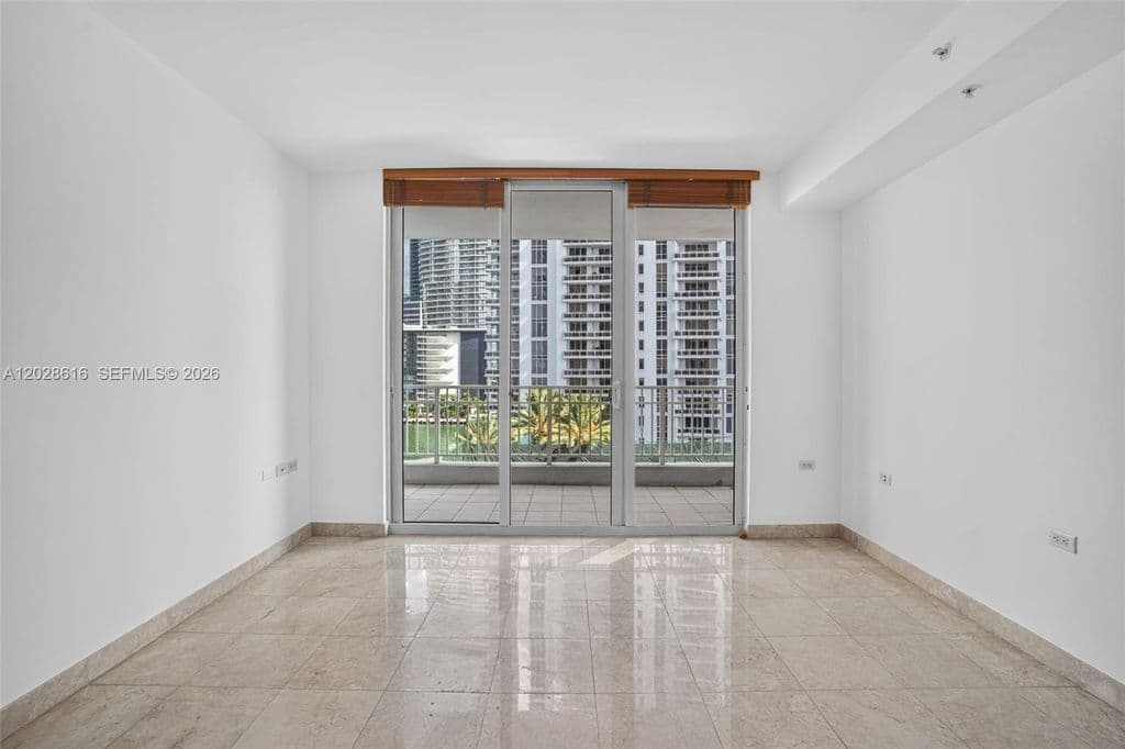1-bedroom Condo — 801 Brickell Key Blvd APT 906