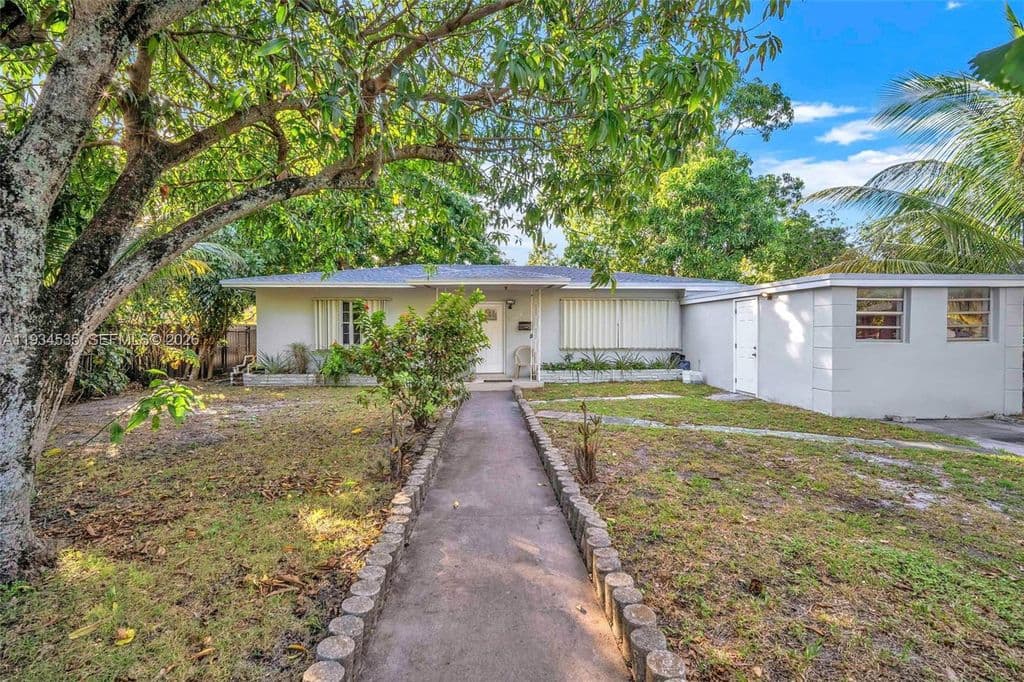 2-bedroom Single-Family Home — 16234 NE 9th Ct