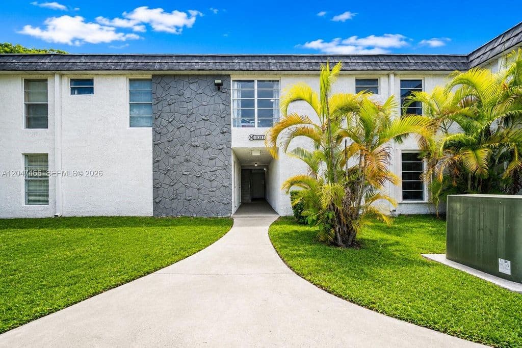 2-bedroom Condo — 10381 N Kendall Dr APT M8