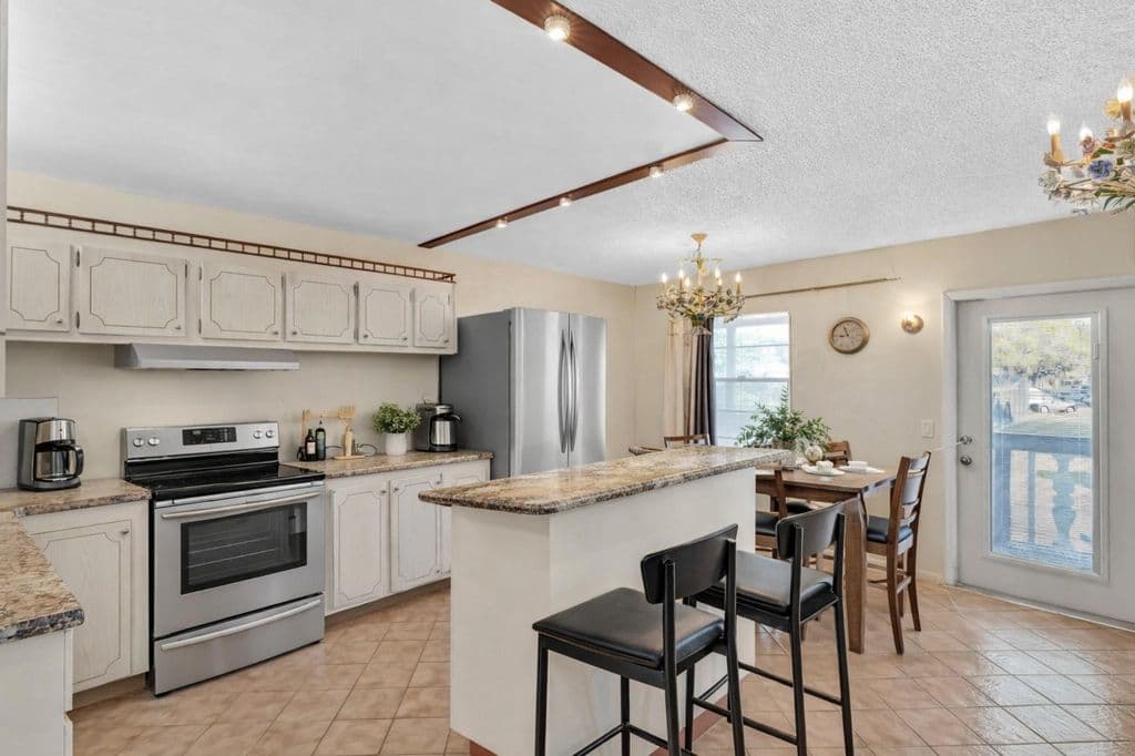 2-bedroom Condo — 238 Ventnor Q #238