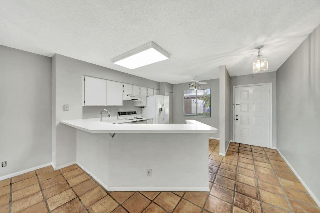 2-bedroom Condo — 2215 Cypress Island Drive #103