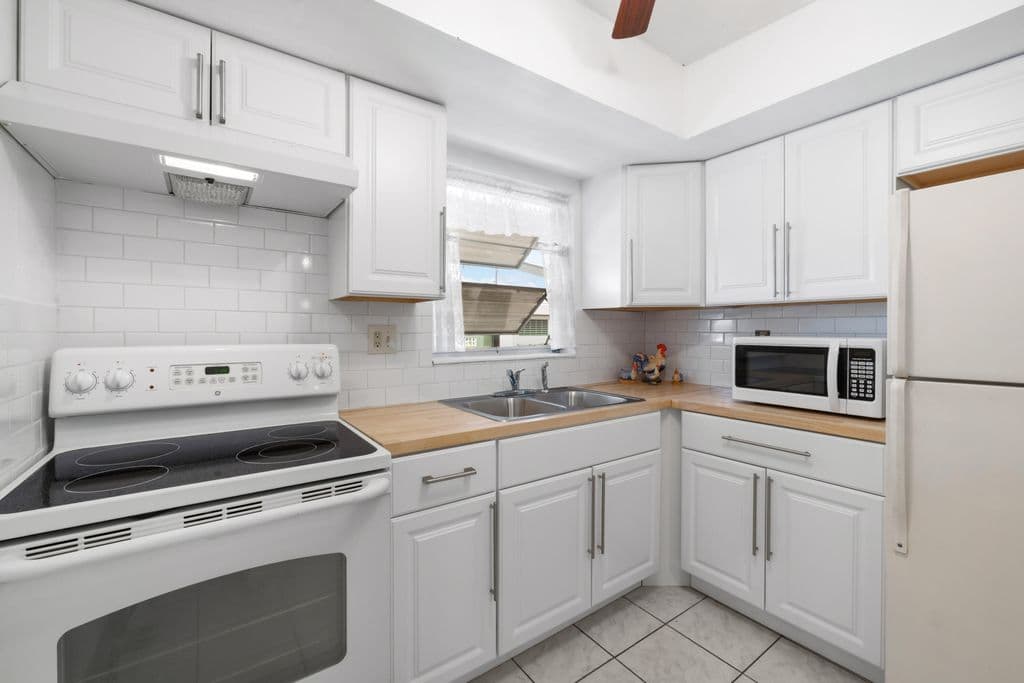 1+1 Condo — 2915 Crosley Drive W #G