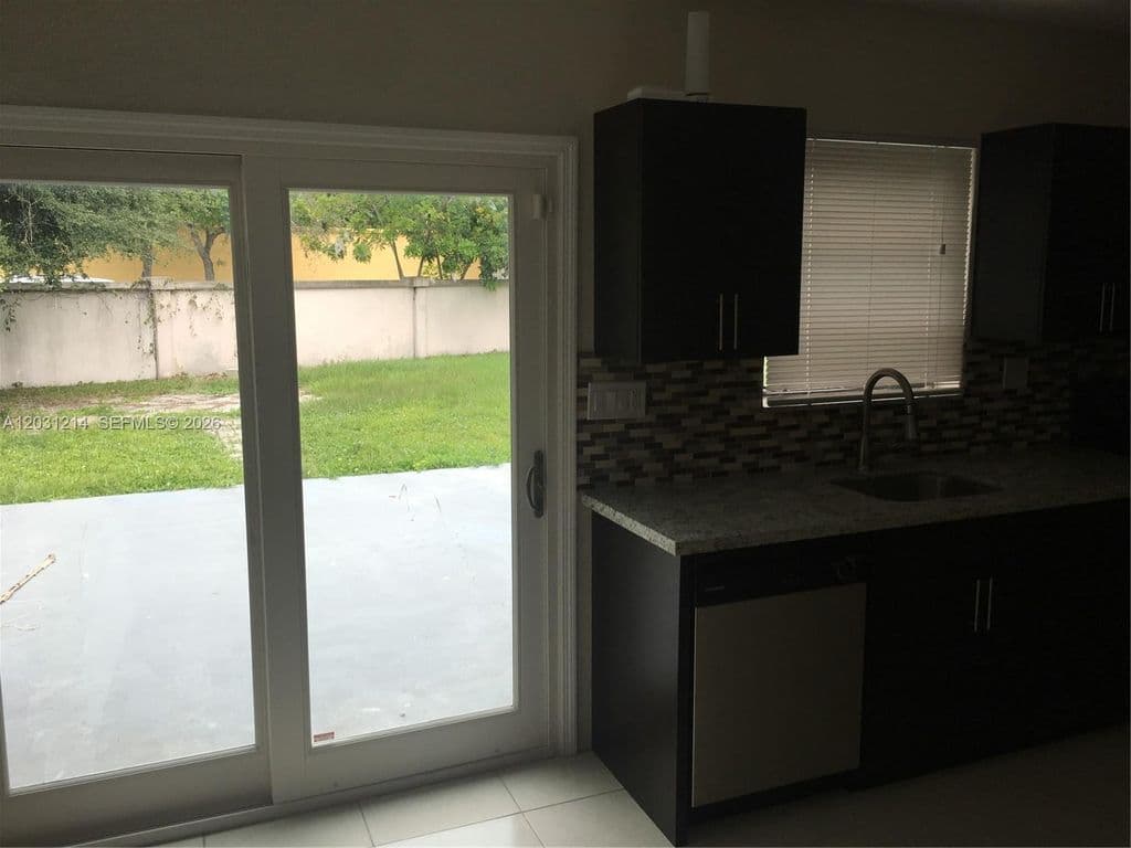4-bedroom Single-Family Home — 1594 NE 155th Ter