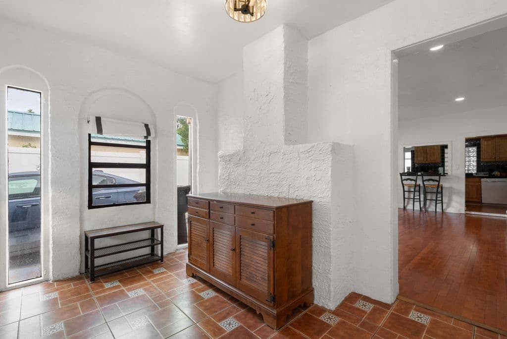3+1 Müstakil ev — 625 Selkirk Street