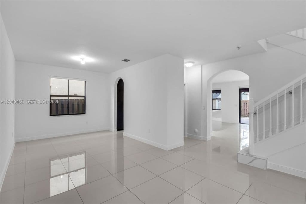 5-bedroom Single-Family Home — 8850 NW 99th Path