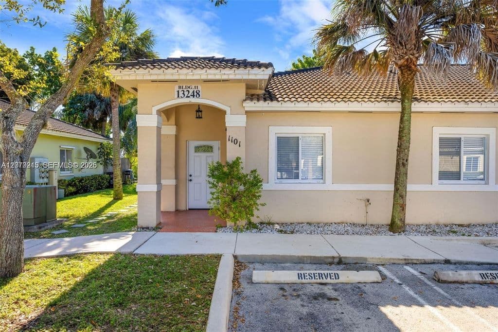 3+1 Mülk — 13248 Old Biscayne Dr APT 1101