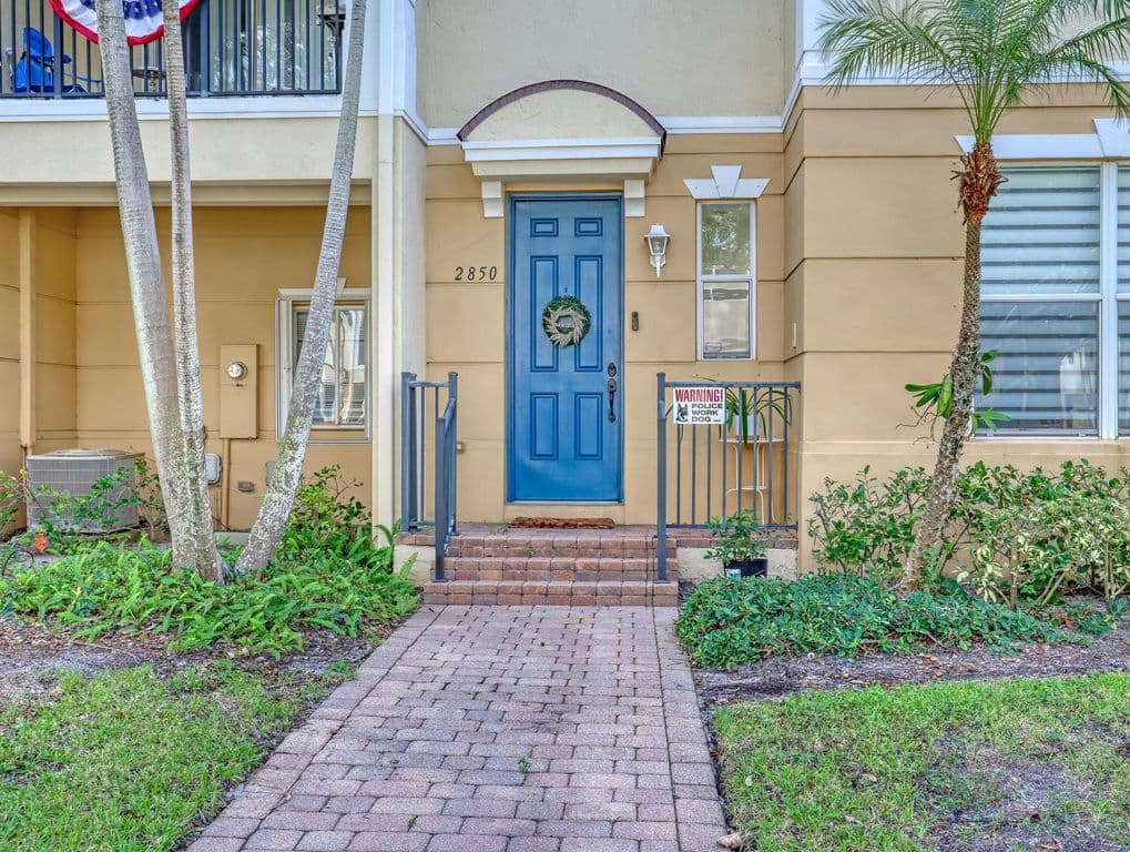 3-bedroom Property — 2850 S Oasis Drive