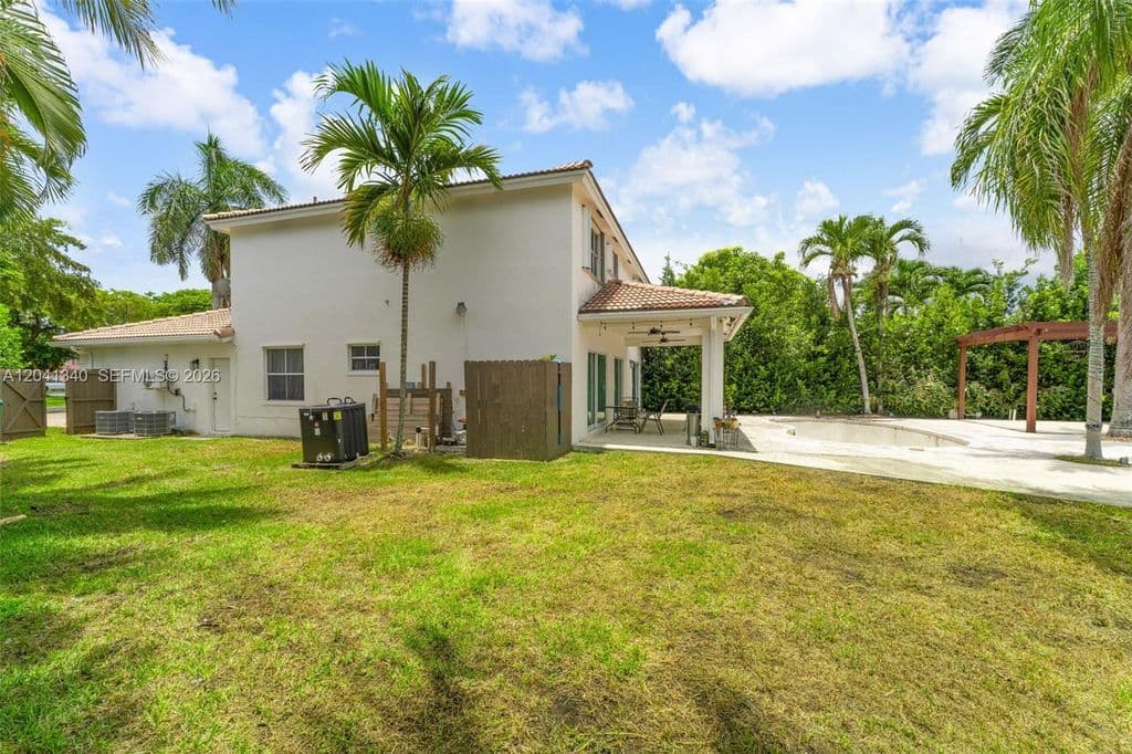 4+1 Müstakil ev — 16335 SW 81st St