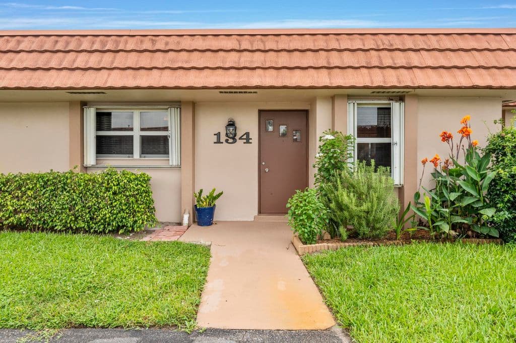 2-bedroom Condo — 5775 W Fernley Dr Drive W #134