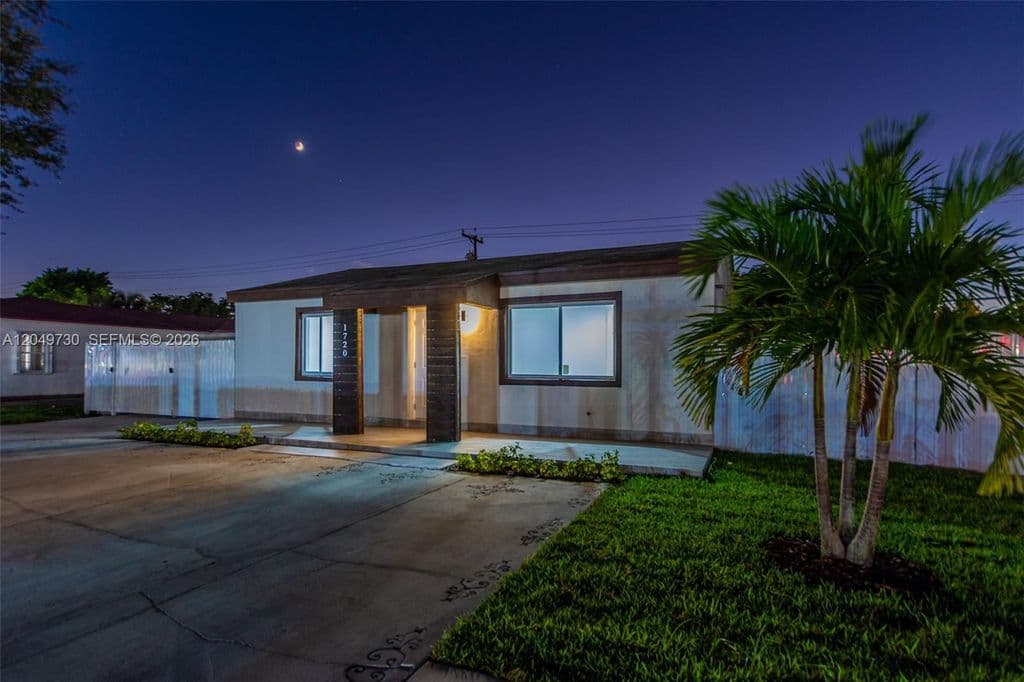 2+1 Müstakil ev — 1720 SW 67th Ave