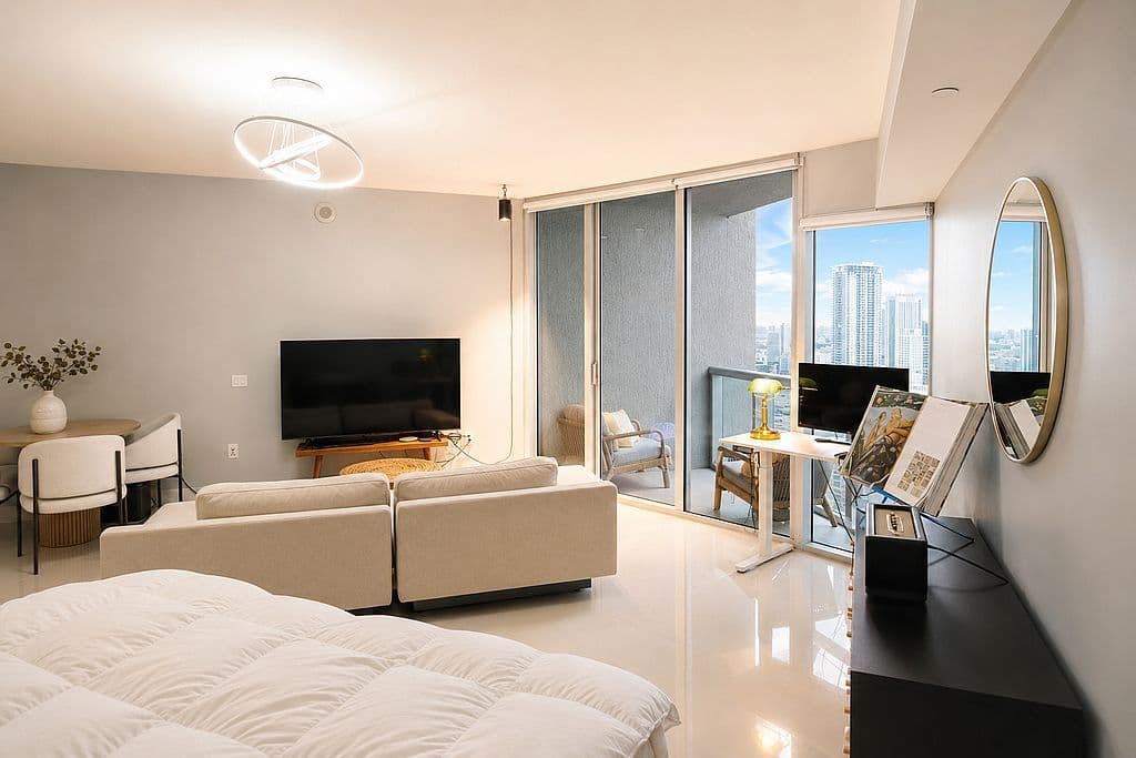 Apartment — 475 Brickell Ave APT 3308