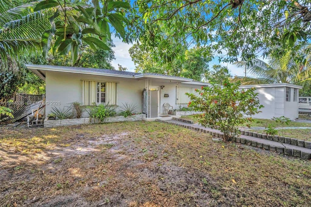 2-bedroom Single-Family Home — 16234 NE 9th Ct