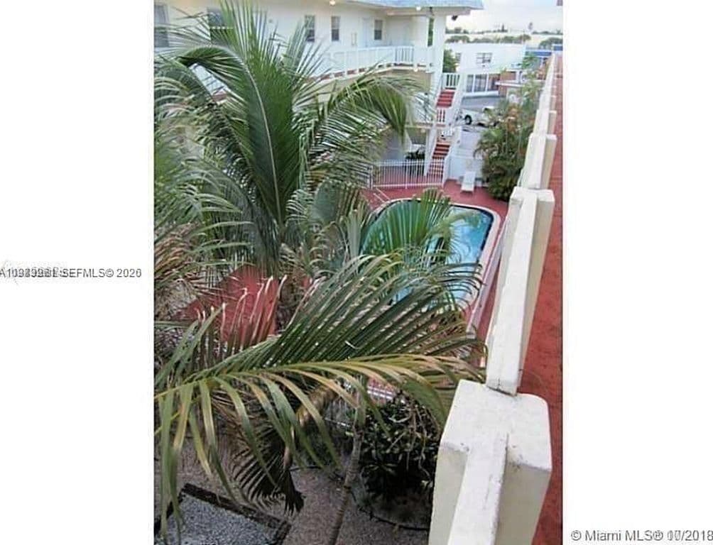 1-bedroom Condo — 12890 NE 8th Ave APT 101